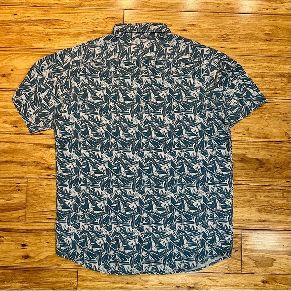 Columbia Men’s Button Down Short Sleeve Shirt Blue Green Tropical Print Sz M - Picture 3 of 8